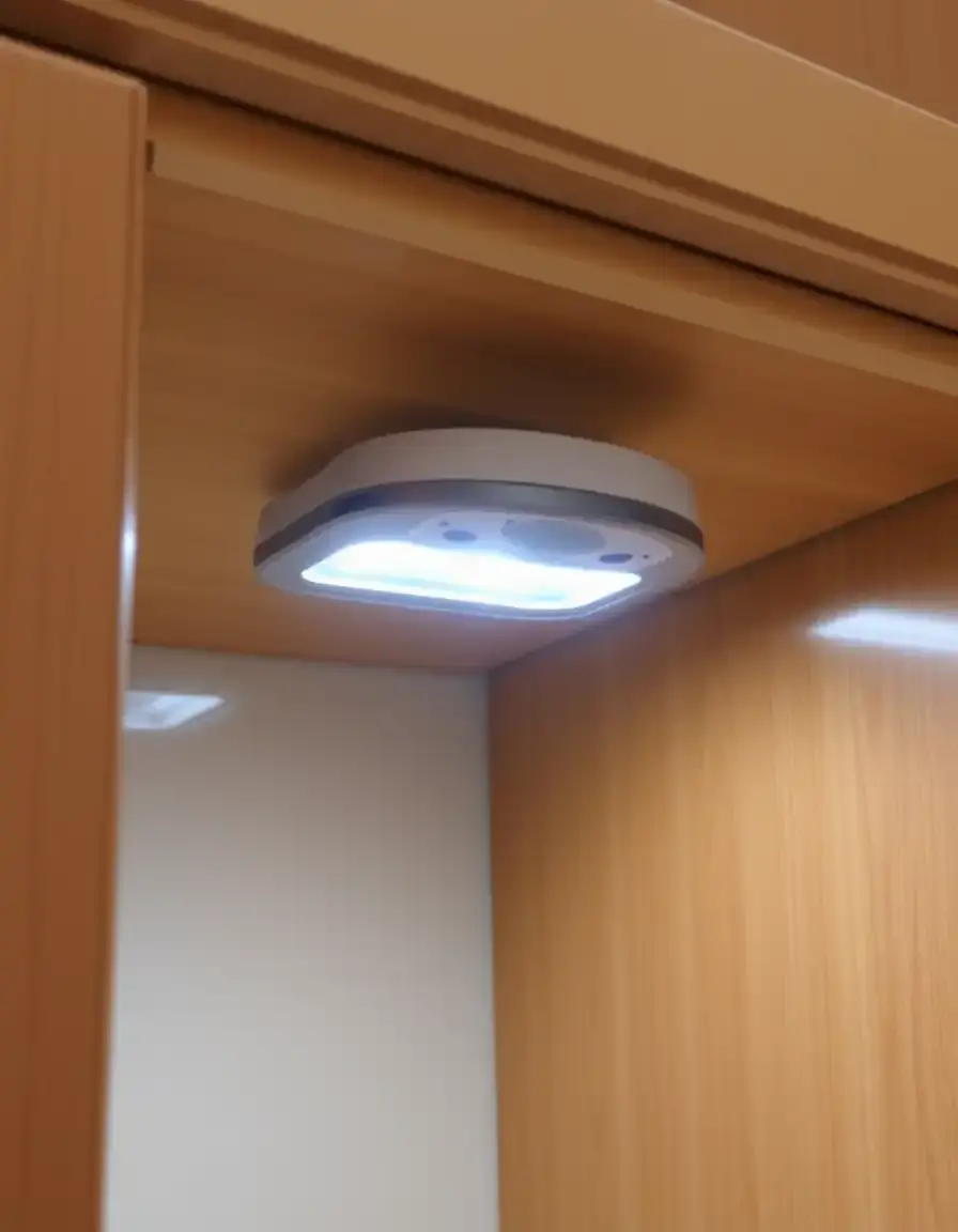 Motion sensor LED cabinet light