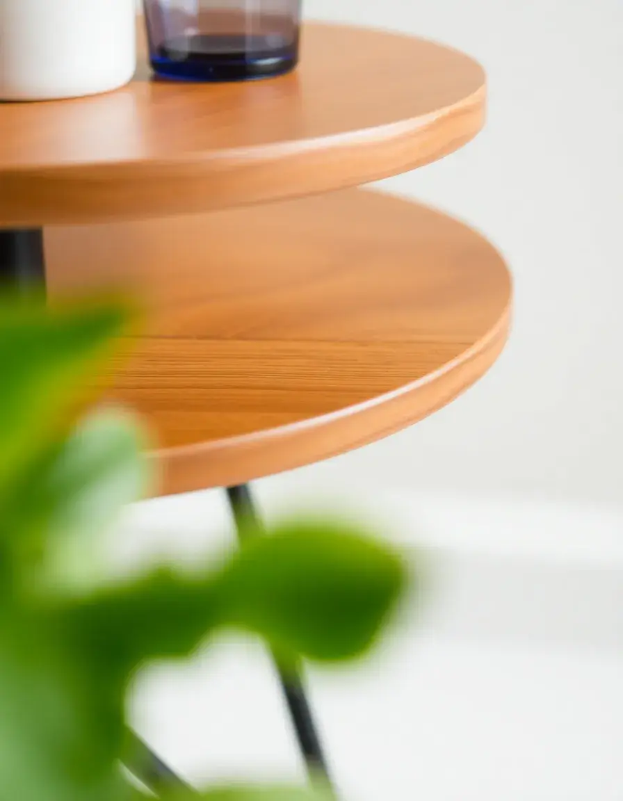 Compact round table with wooden top